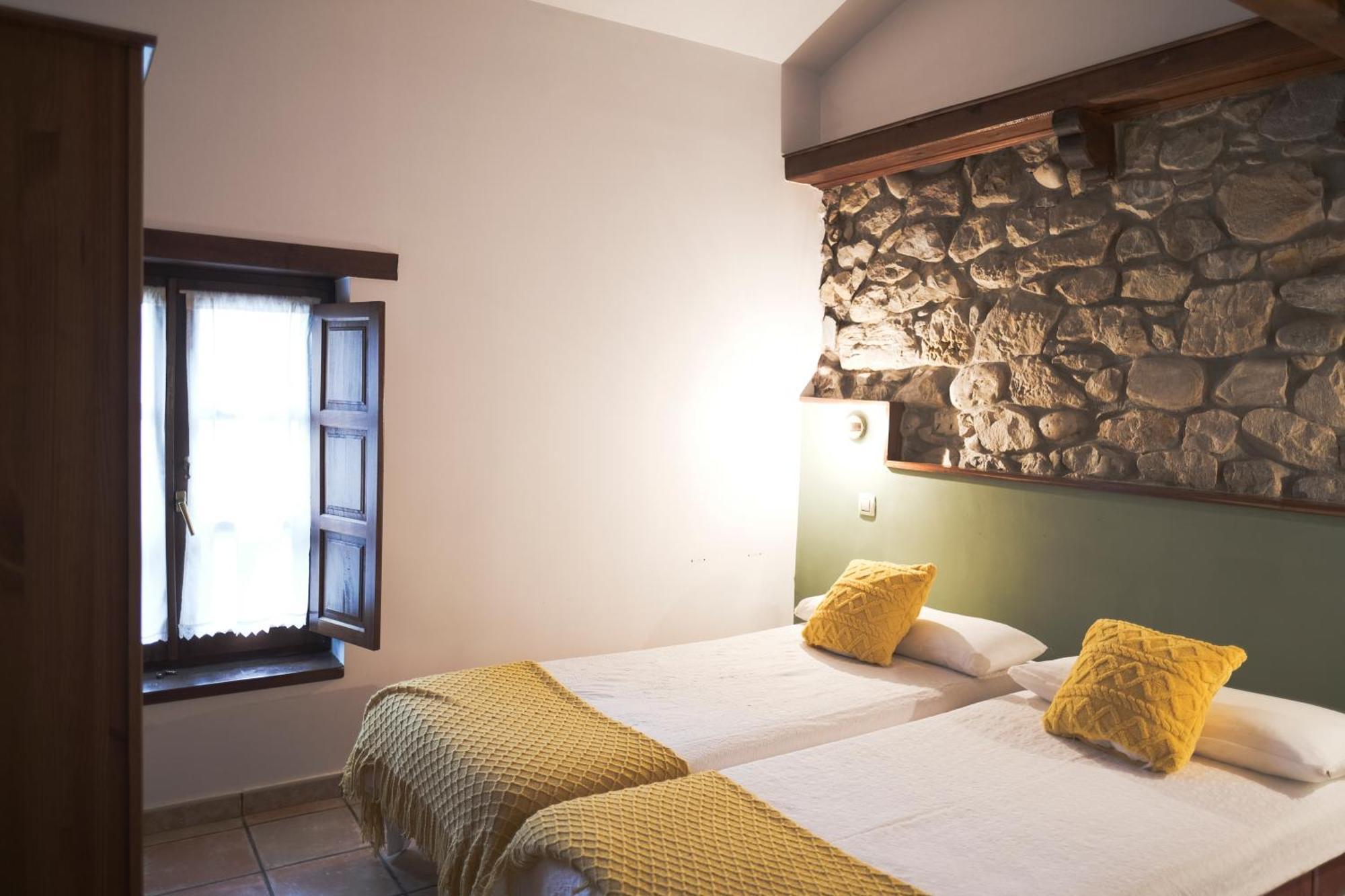 Posada La Estela De Barros Corrales De Buelna ภายนอก รูปภาพ