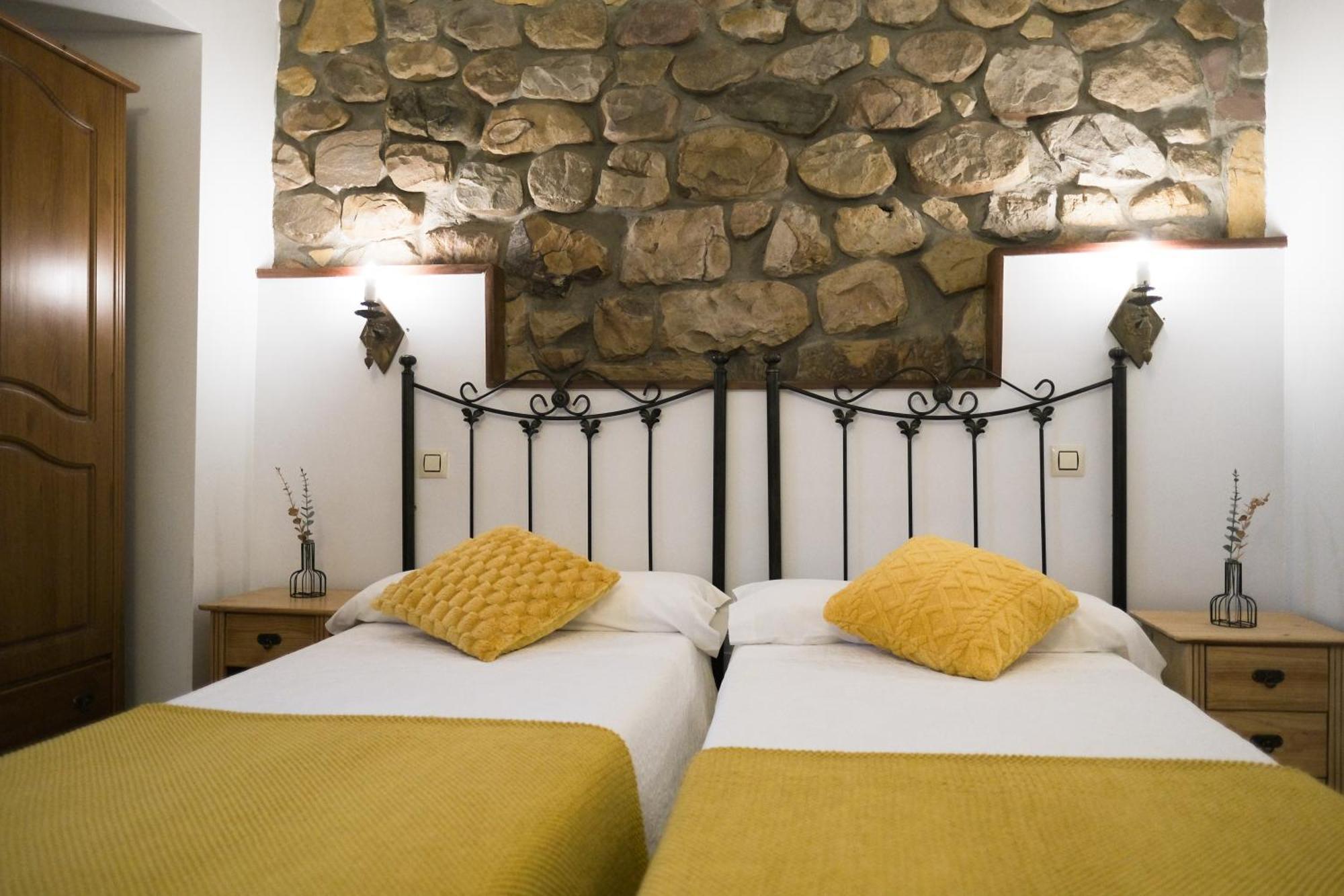 Posada La Estela De Barros Corrales De Buelna ภายนอก รูปภาพ