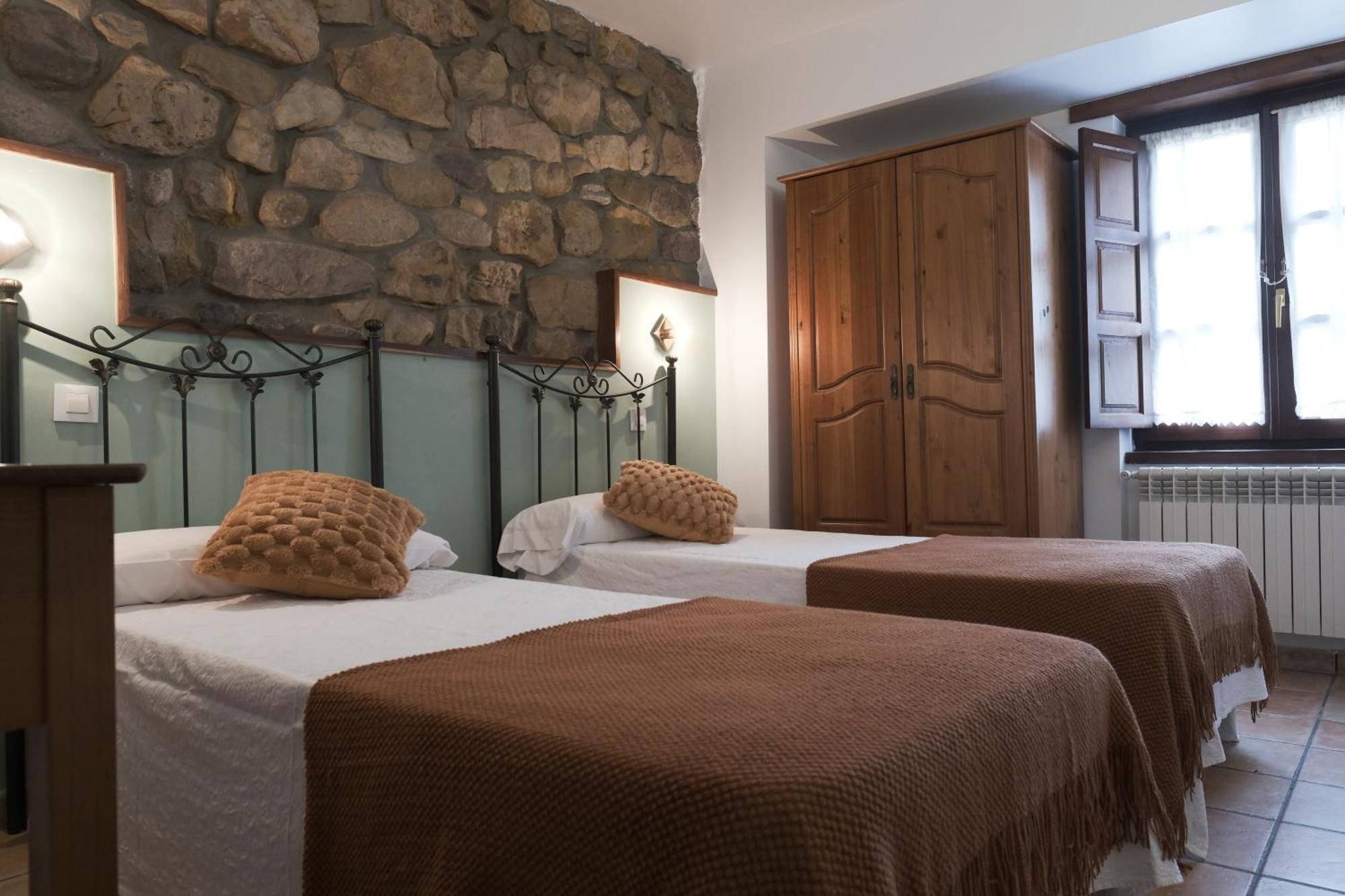 Posada La Estela De Barros Corrales De Buelna ภายนอก รูปภาพ