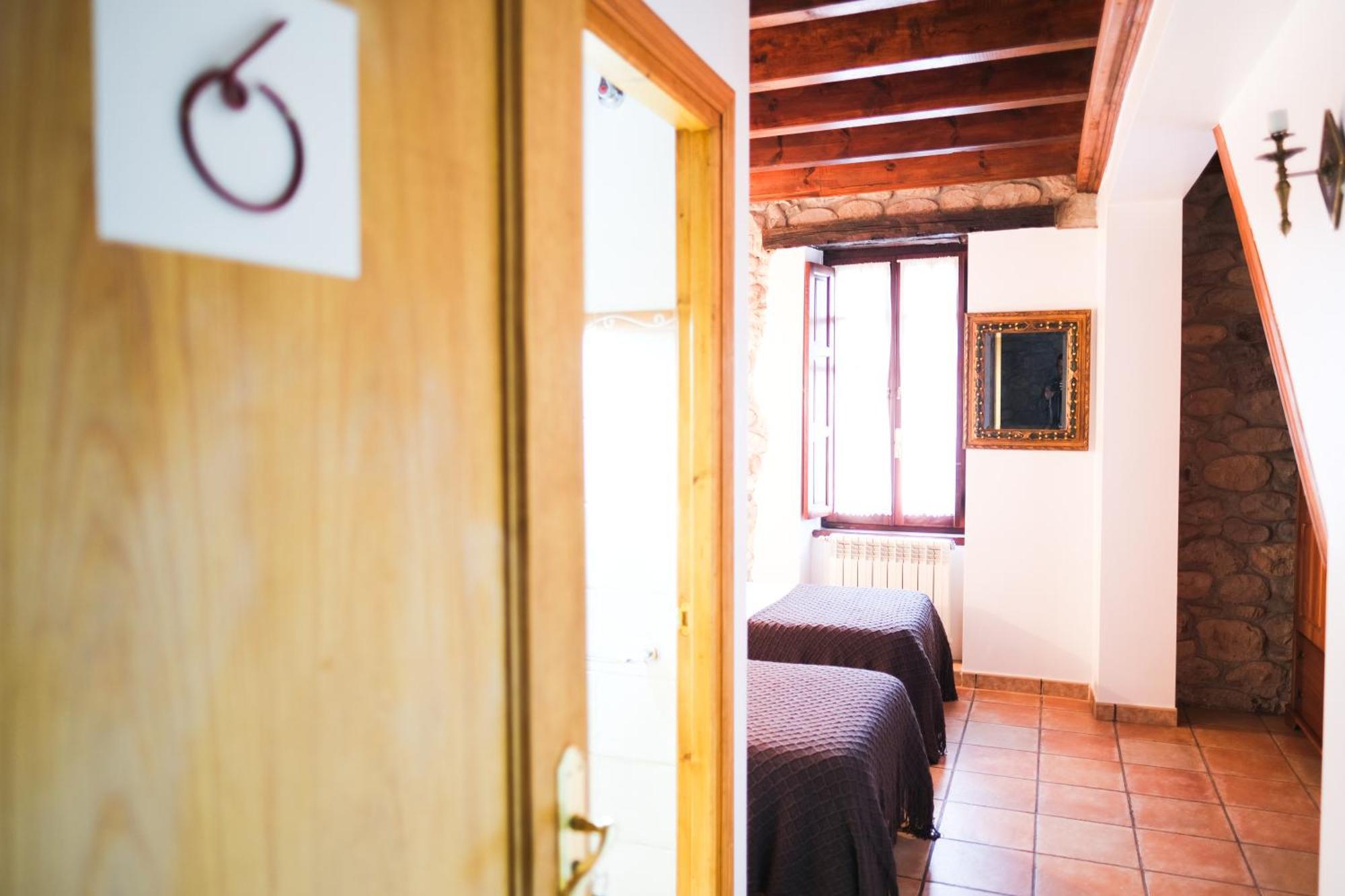 Posada La Estela De Barros Corrales De Buelna ภายนอก รูปภาพ