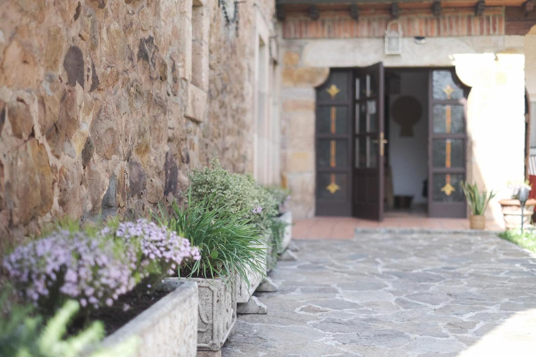 Posada La Estela De Barros Corrales De Buelna ภายนอก รูปภาพ