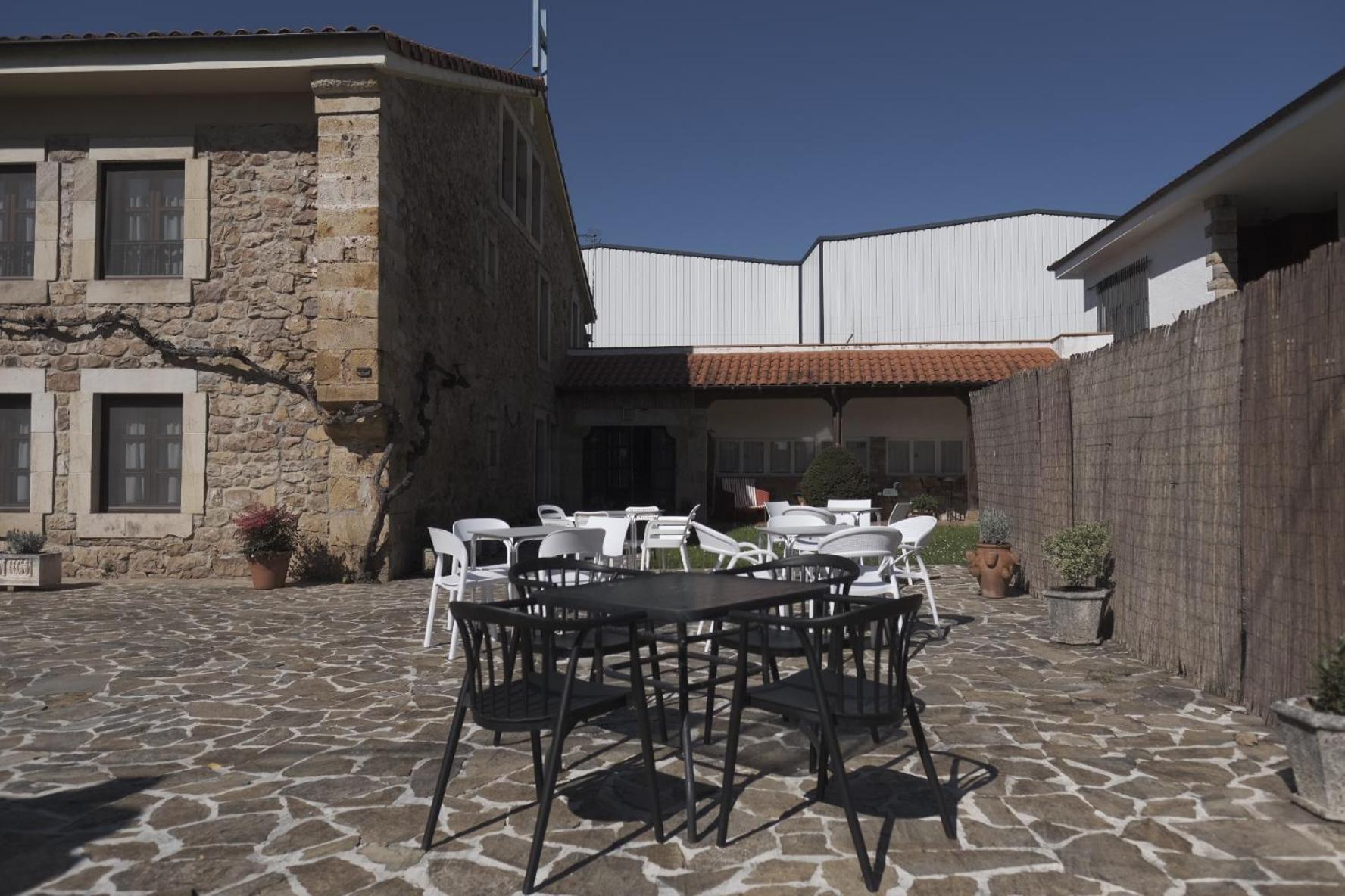 Posada La Estela De Barros Corrales De Buelna ภายนอก รูปภาพ
