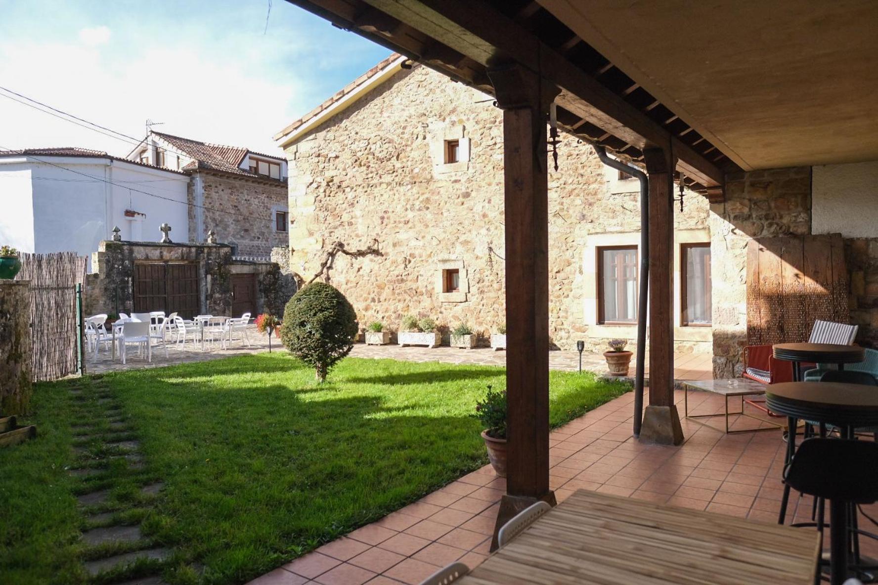 Posada La Estela De Barros Corrales De Buelna ภายนอก รูปภาพ